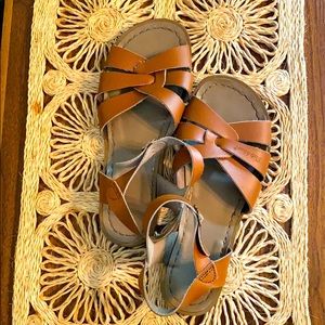 Women’s tan salt water sandals